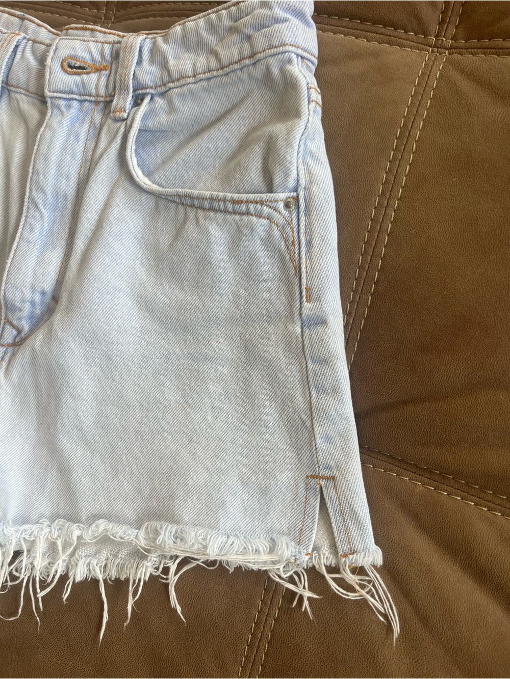 ZARA Light Wash Frayed Hem Denim Shorts - Picture 4 of 6